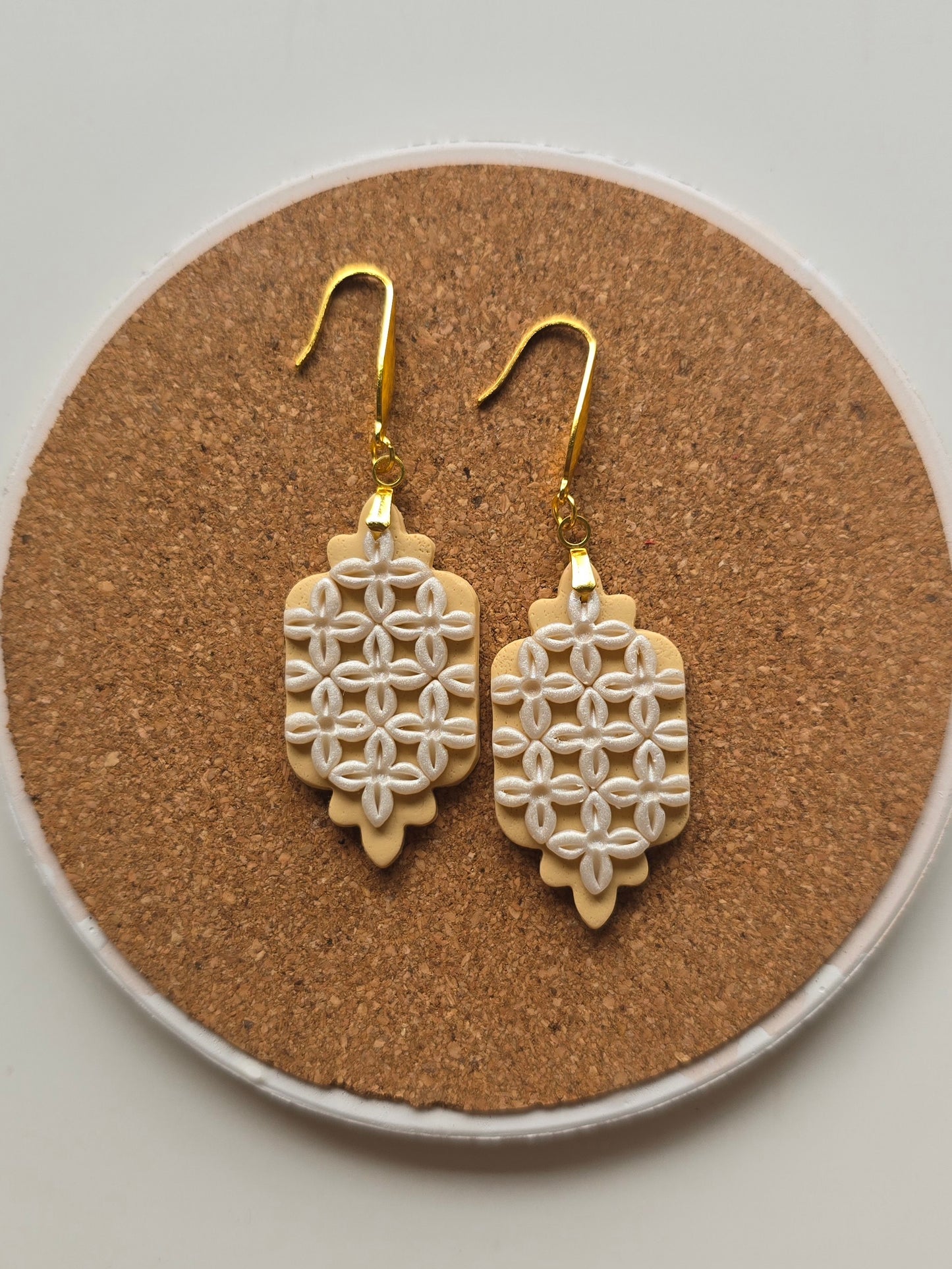 Calado Earrings - mother of pearl on ecru