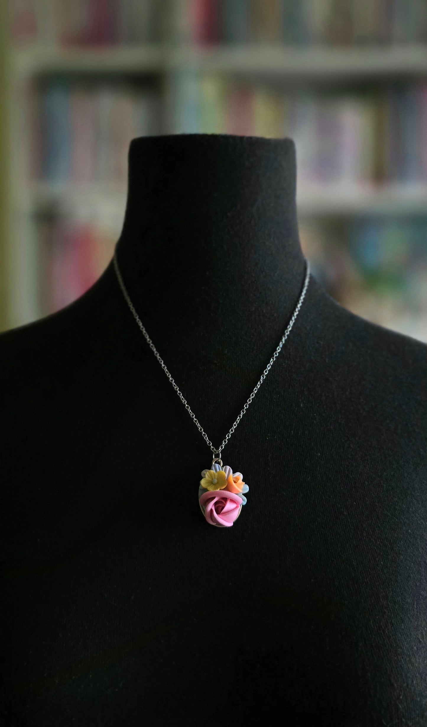 Bright Blooms Fioretti necklace