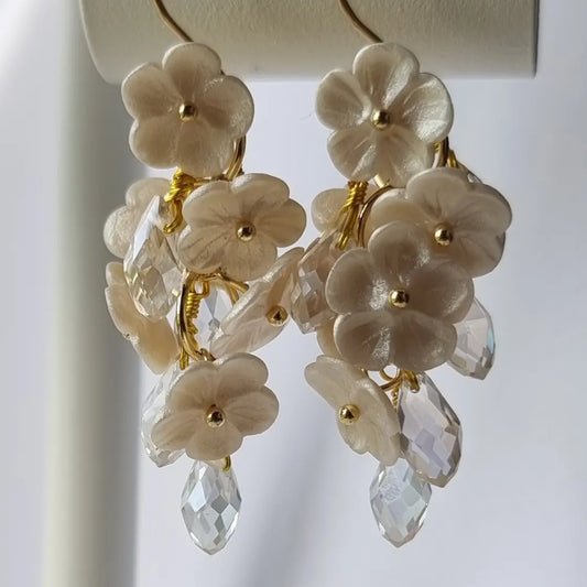 Pearly Petals dangling earrings