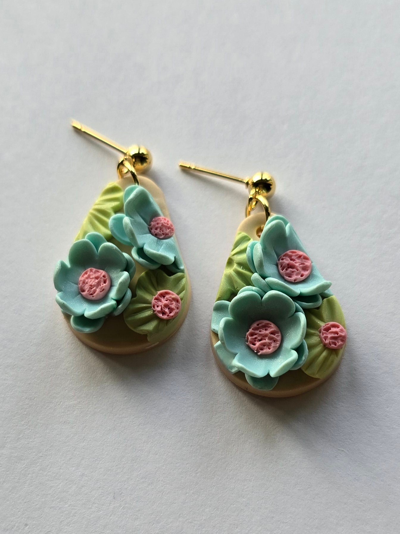 Whimsydew dangling earrings - Mint Blue & Pink
