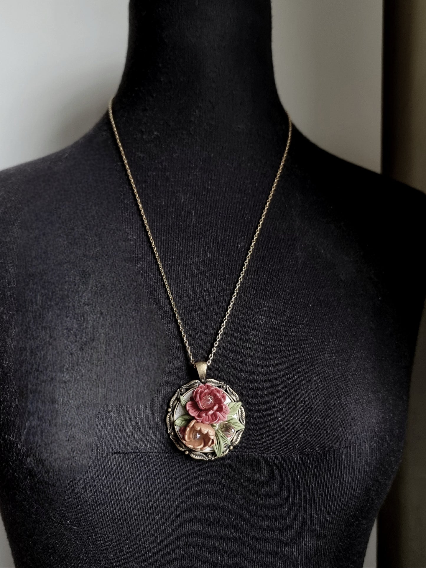 Red and Gold Fiore necklace