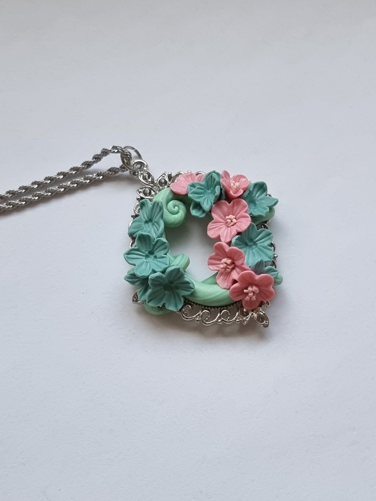 Viridescent Hollow necklace