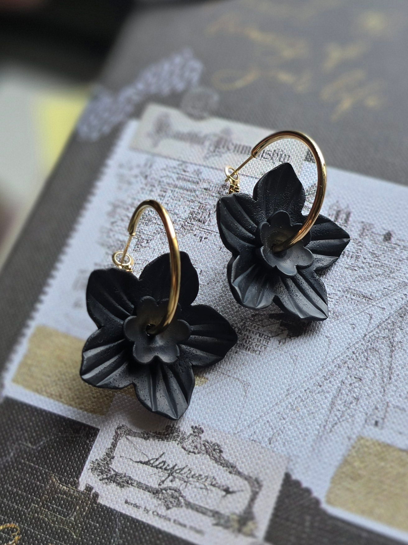 Simple Flower Hoop Earrings - black (Pre-order)