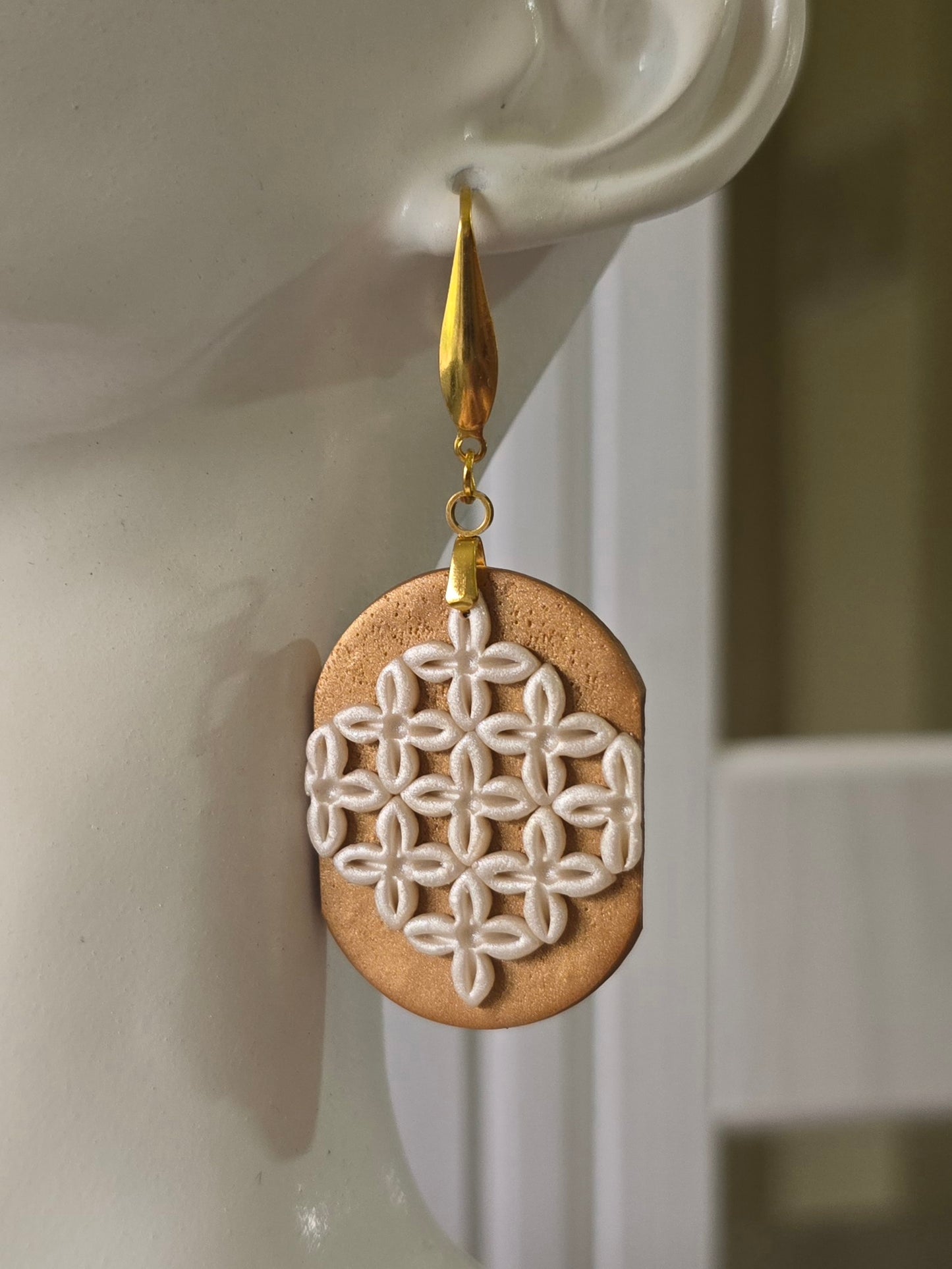 Calado Earrings - mother of pearl on old gold
