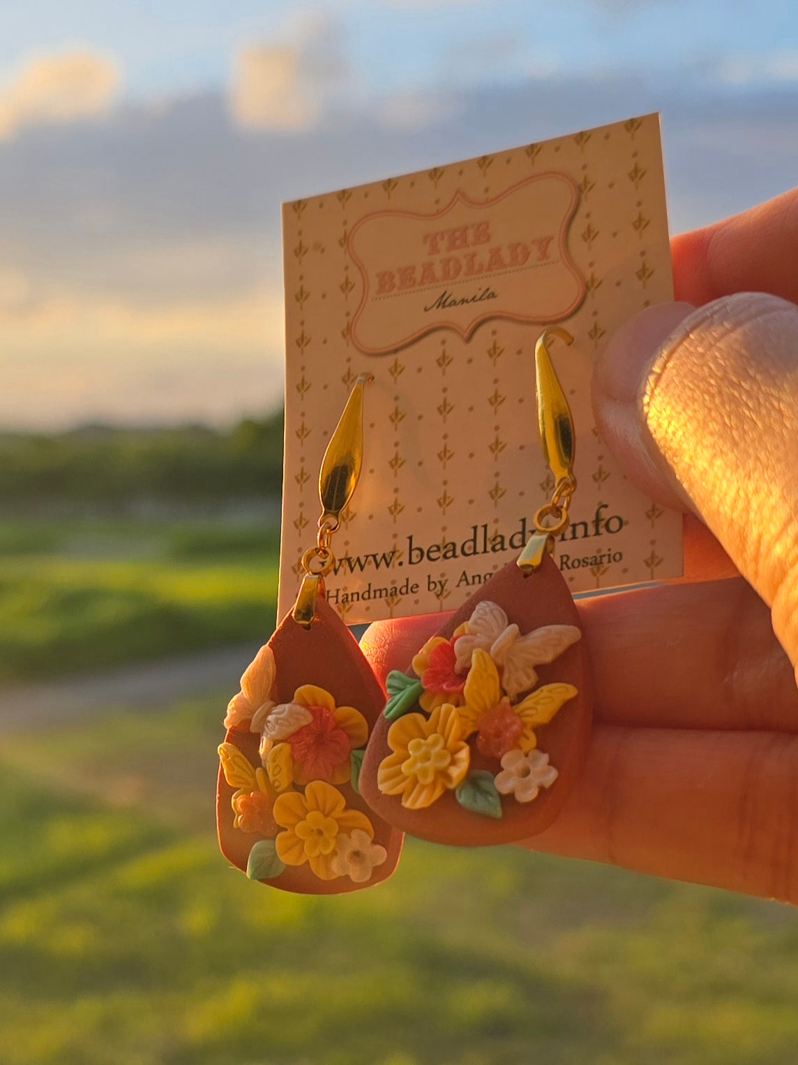 Whimsydew Midi dangling earrings - Butterflies on Brown Ochre