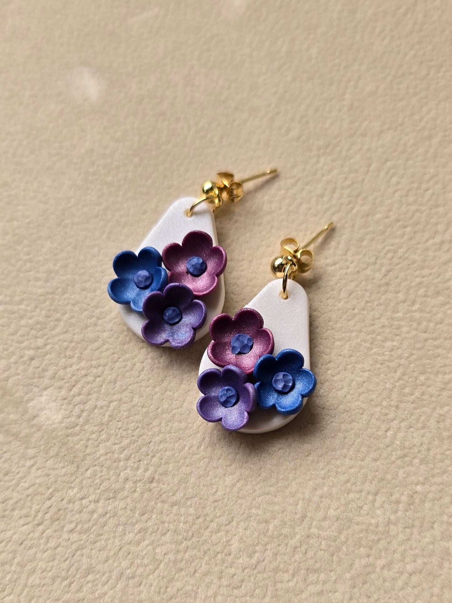 Whimsydew dangling earrings - Echoes of Indigo