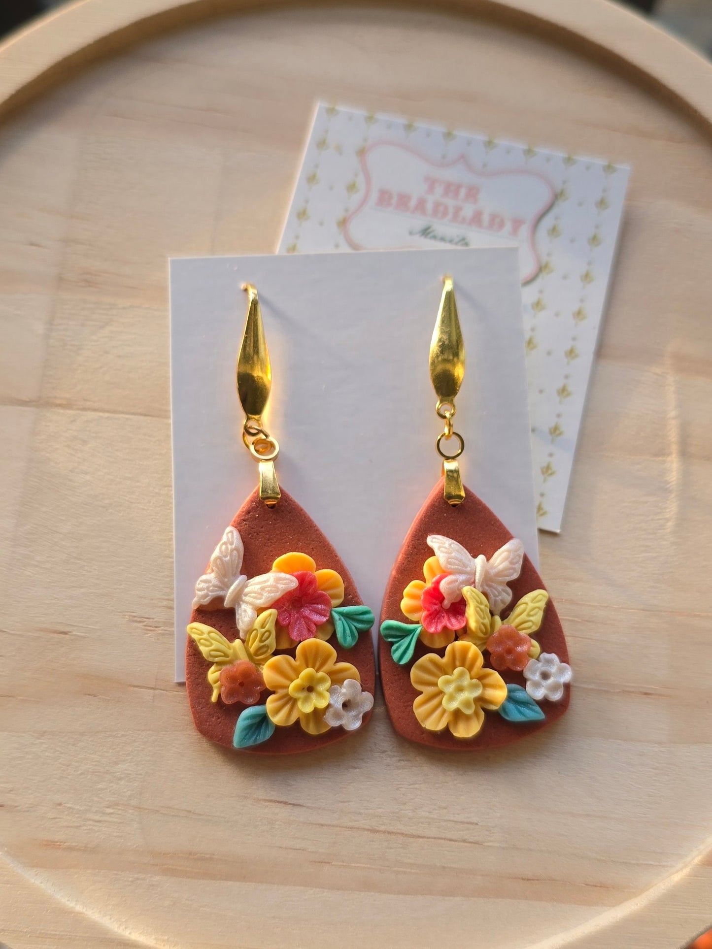 Whimsydew Midi dangling earrings - Butterflies on Brown Ochre
