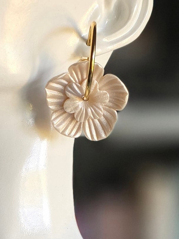 Simple Flower Hoop Earrings - pearl white