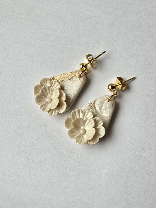 Whimsydew dangling earrings - Mother of Pearl